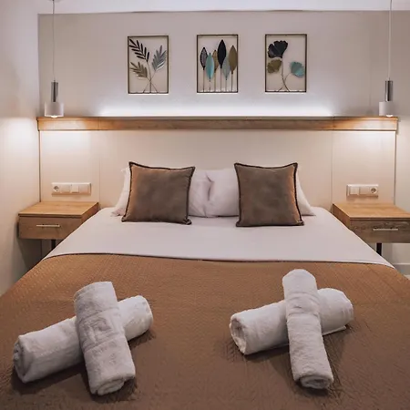 Apartahotel Coral Neoi Poroi